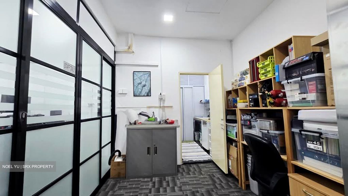 Lowland Garden (D19), Shop House #593655011